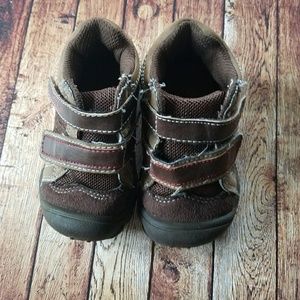 OshGosh Size 5 Baby/Toddler Boy Suede Shoes